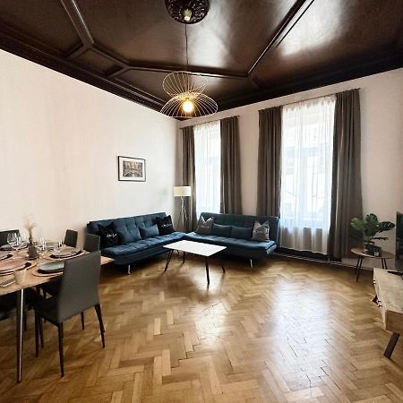Boutique Hotel Columbia Wina Bagian luar foto